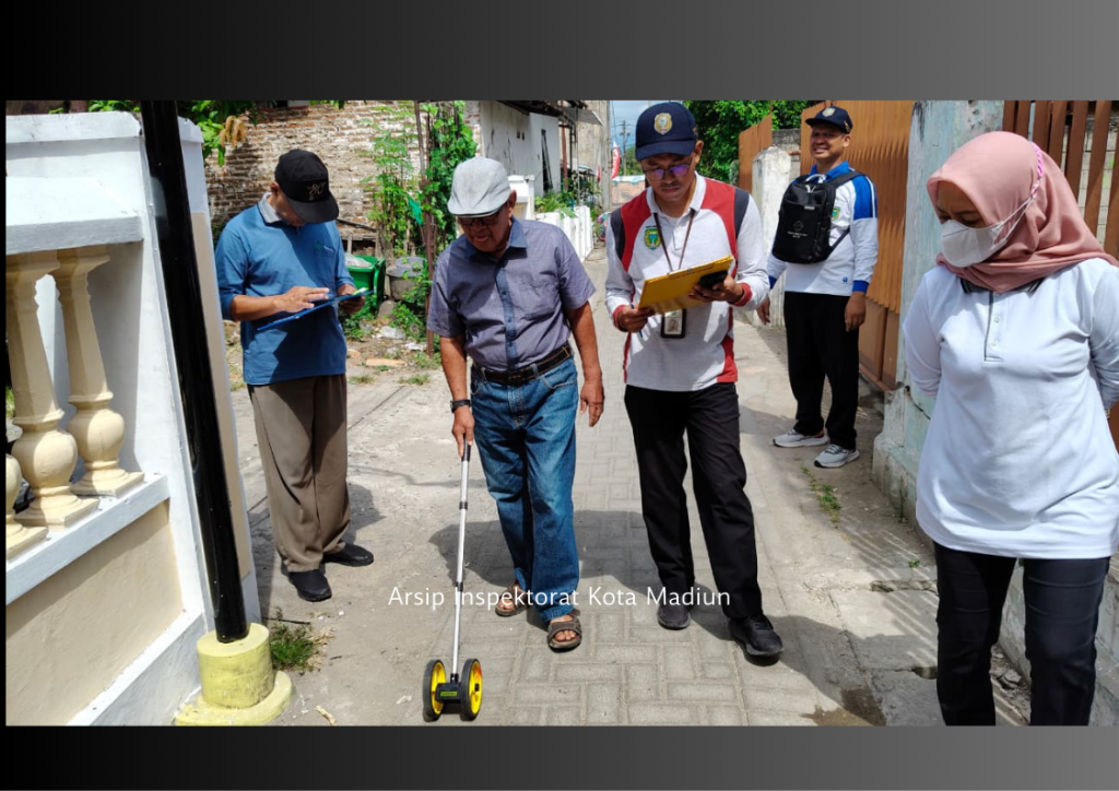 2-1024x724 Inspektorat Kota Madiun Tinjau Paving dan PJU Manguharjo 